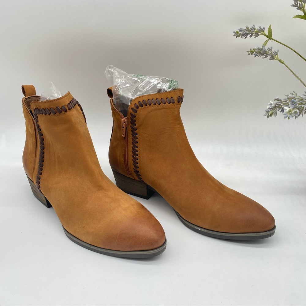 BUENO Women’s Lodi Block Heel Bootie in Tobacco Nubuck size 41